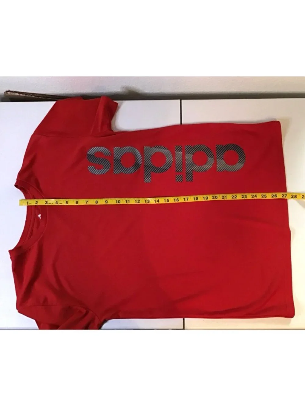 ADIDAS- BOYS SHORT SLEEVE FRONT LOGO GRAPHIC T-SHIRT RED SIZE X- LARGE